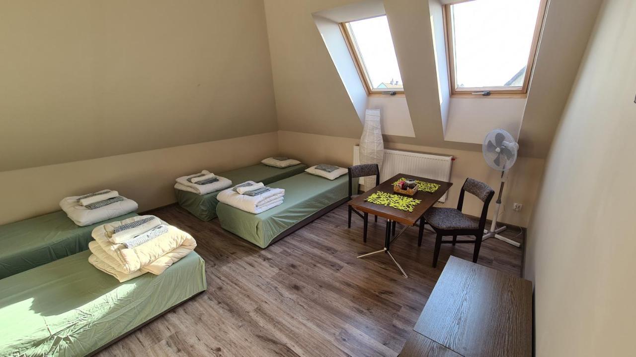 W20 Hostel Goledzinow Extérieur photo